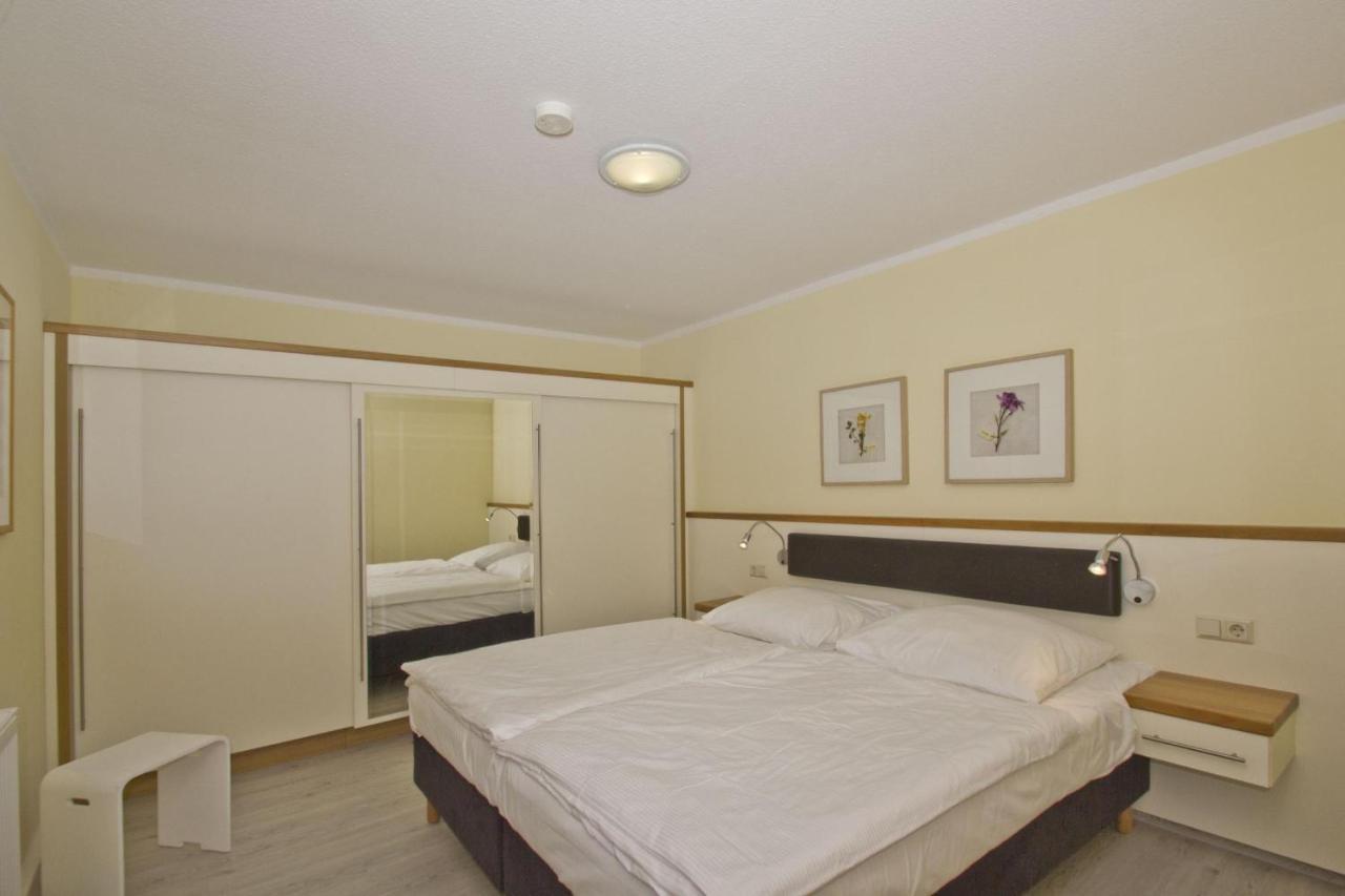 Fewo Mit Terrasse, Gratis Nutzung Vom Ahoi Erlebnisbad Und Sauna In Sellin - Haus Blick Zur See Fewo 13 奥斯特巴德·哥伦 外观 照片