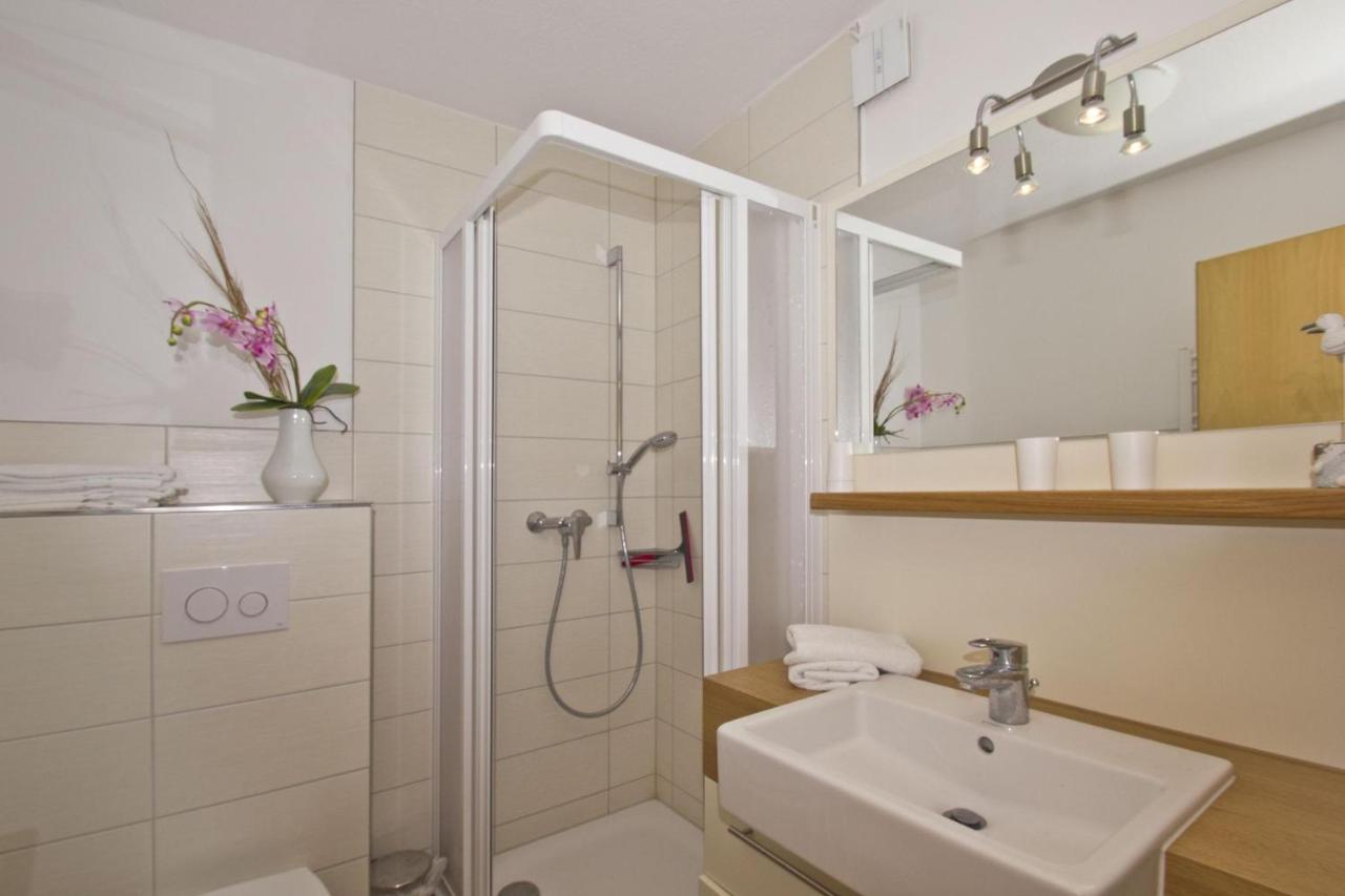 Fewo Mit Terrasse, Gratis Nutzung Vom Ahoi Erlebnisbad Und Sauna In Sellin - Haus Blick Zur See Fewo 13 奥斯特巴德·哥伦 外观 照片