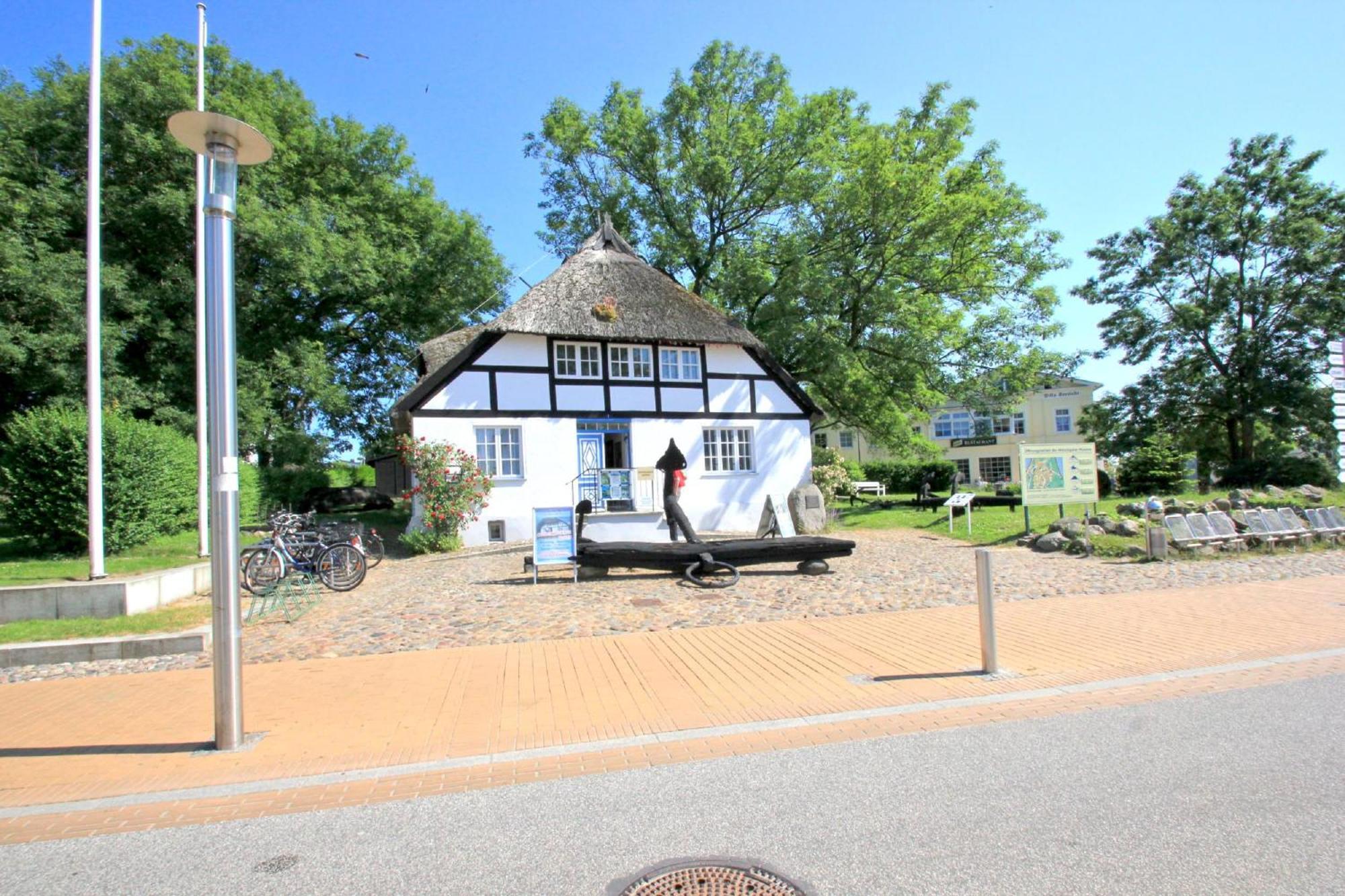 Fewo Mit Terrasse, Gratis Nutzung Vom Ahoi Erlebnisbad Und Sauna In Sellin - Haus Blick Zur See Fewo 13 奥斯特巴德·哥伦 外观 照片